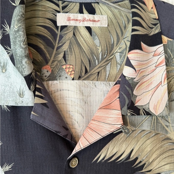 Tommy Bahama Men’s 100% Silk Hawaiian Shirt in Size XXL - Picture 4 of 8